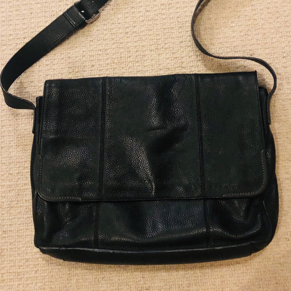 Cole Hahn black leather messenger